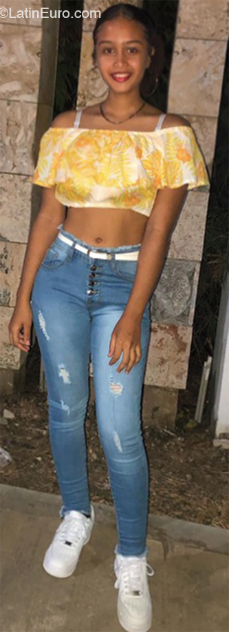 Date this beautiful Dominican Republic girl Alainy from Santo Domingo DO53586