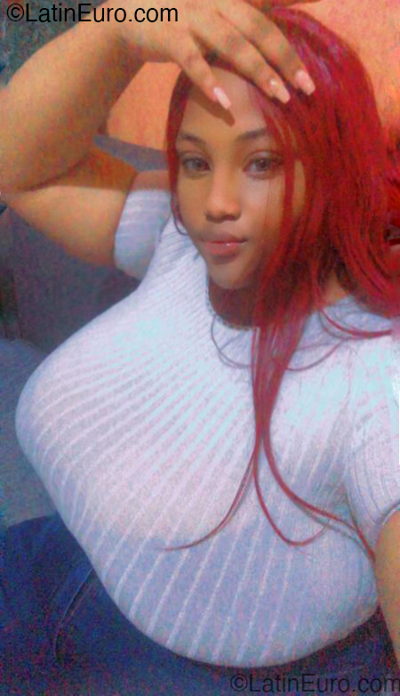 Date this pretty Dominican Republic girl Iris from Santo Domingo DO53898