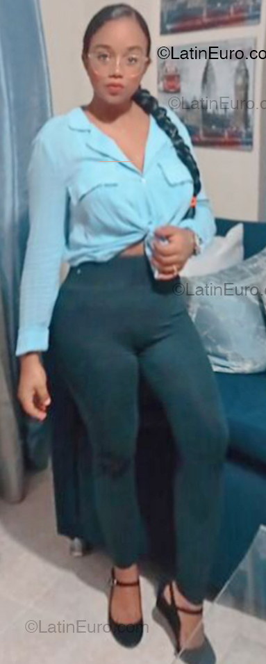 Date this nice looking Dominican Republic girl Michelly from Santo Domingo DO53940