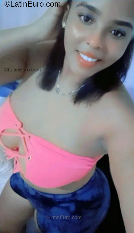 Date this stunning Dominican Republic girl Yajaira from Miches DO54030