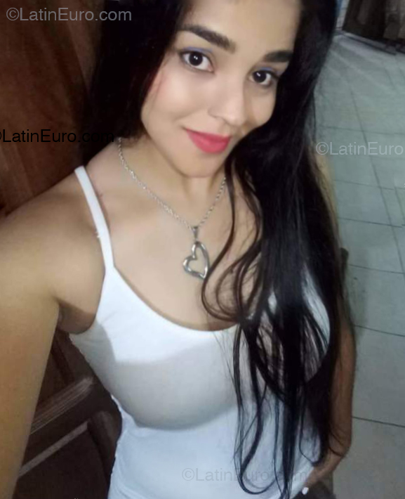 Date this nice looking Argentina girl Amanda from Loreto AR985