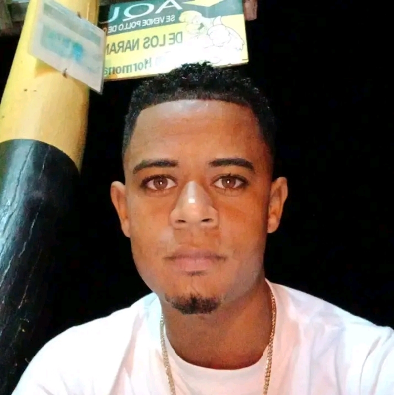 Date this young Dominican Republic man Rony from Santiago DO54183