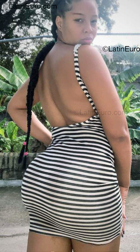 Date this nice looking Dominican Republic girl Alejandra from Santiago DO54404