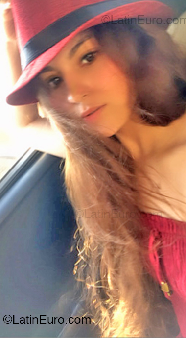 Date this voluptuous Ecuador girl Mara from Manta EC1085