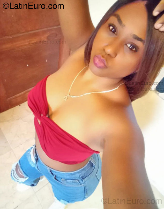 Date this charming Dominican Republic girl Paola from Santo Domingo DO54482