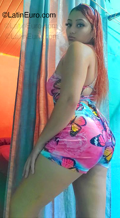 Date this foxy Trinidad and Tobago girl Paola from Port Of Spain TT117