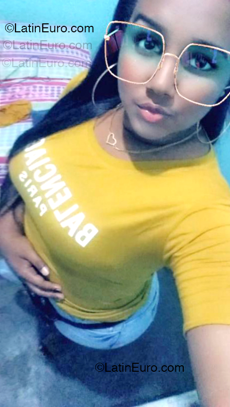 Date this gorgeous Dominican Republic girl Mabel from Santo Domingo DO54673