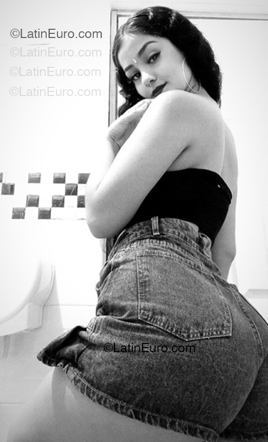 Date this passionate Colombia girl Valentina from Bucaramanga CO33286