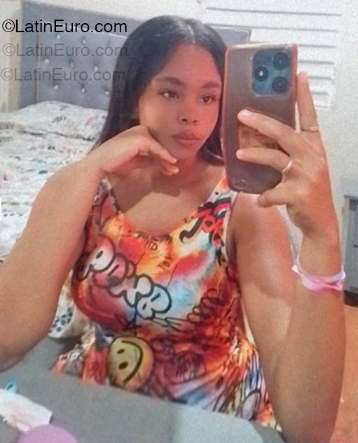 Date this passionate Dominican Republic girl Alex from Santo Domingo DO54922