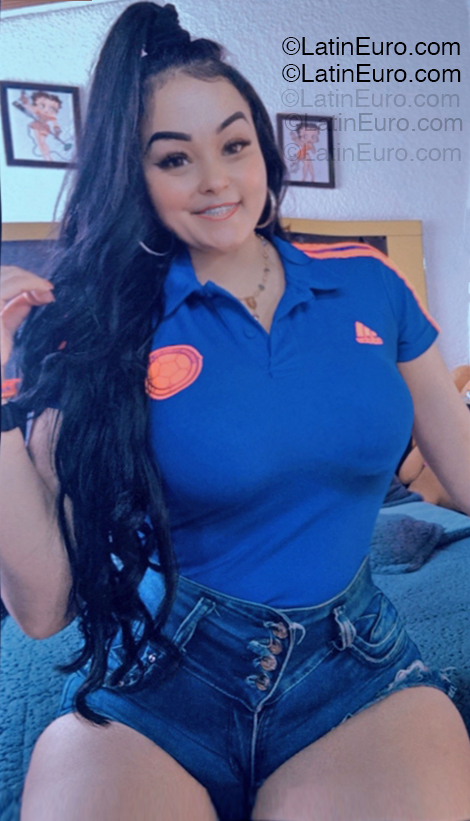 Date this good-looking Colombia girl Lupita from Bogota CO33324