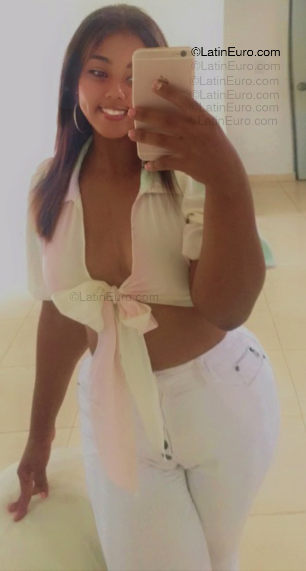 Date this georgeous Dominican Republic girl Deiry from Sosua DO54993