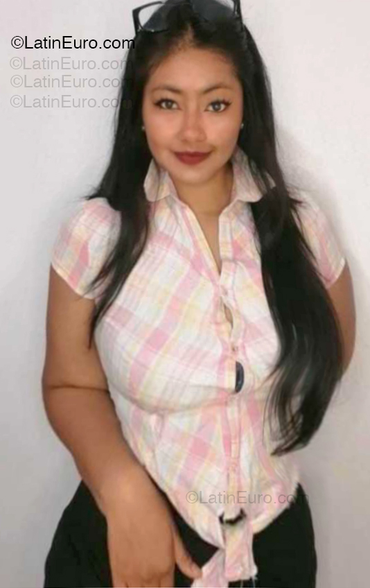 Date this sultry Ecuador girl Jee Pam from Quito EC1106