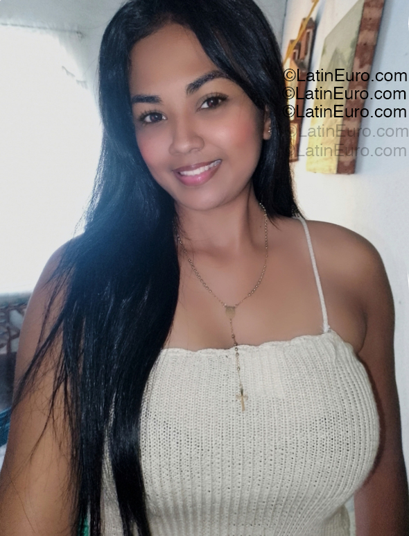 Date this good-looking Venezuela girl Rosi from Caracas VE5292