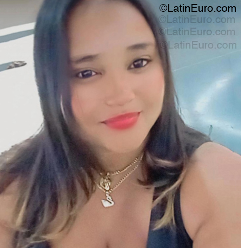 Date this georgeous Dominican Republic girl Vanesa from Santo Domingo DO55042