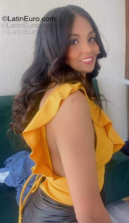 Date this lovely Dominican Republic girl Taina from Santo Domingo DO55046