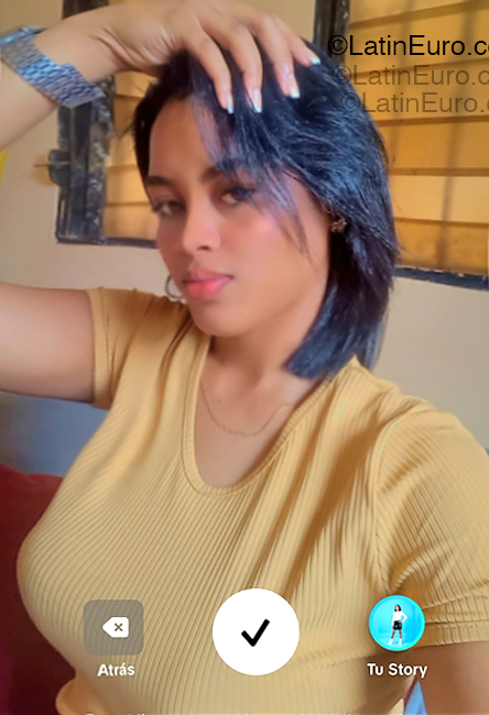 Date this sensual Dominican Republic girl Carolina from Santo Domgino DO55088