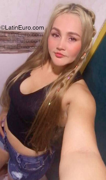 Date this athletic Colombia girl Cristina from Medellin CO33348