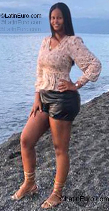 Date this sultry Dominican Republic girl Yosira from Santo Domingo DO55119