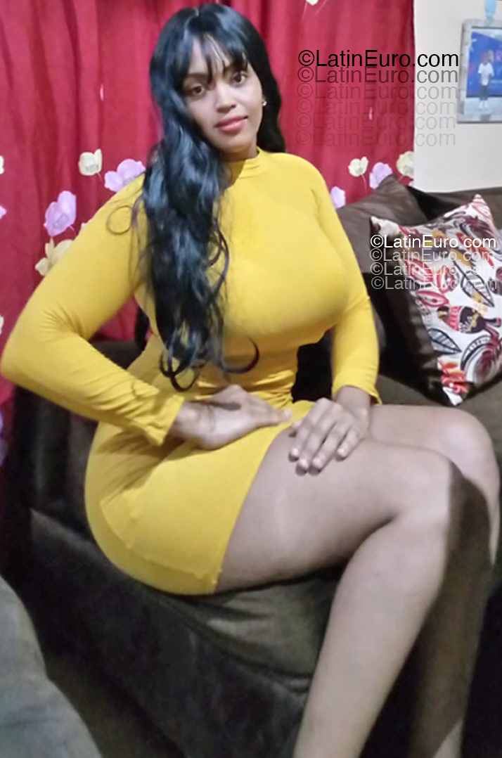 Date this happy Dominican Republic girl Annita from Santo Domingo DO55158