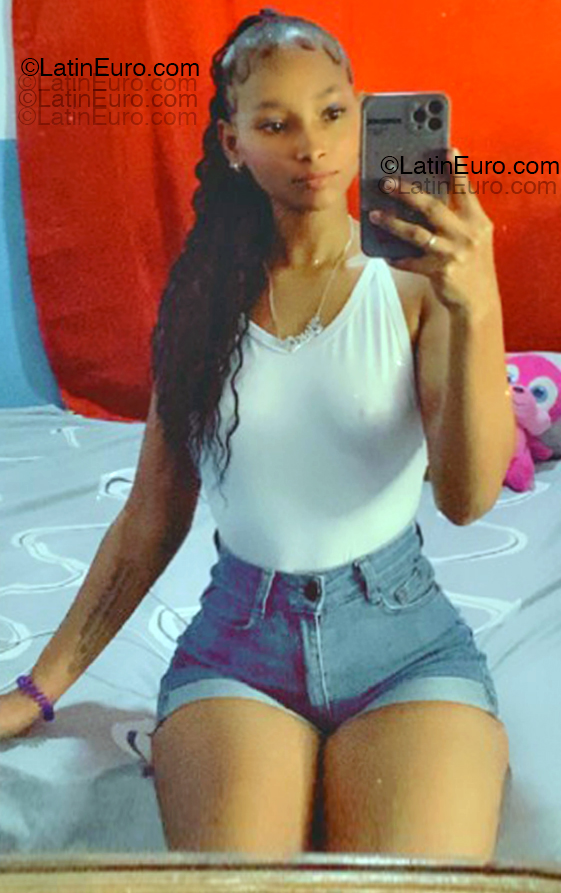 Date this lovely Dominican Republic girl Jissel from San Francisco de Macoris DO55173