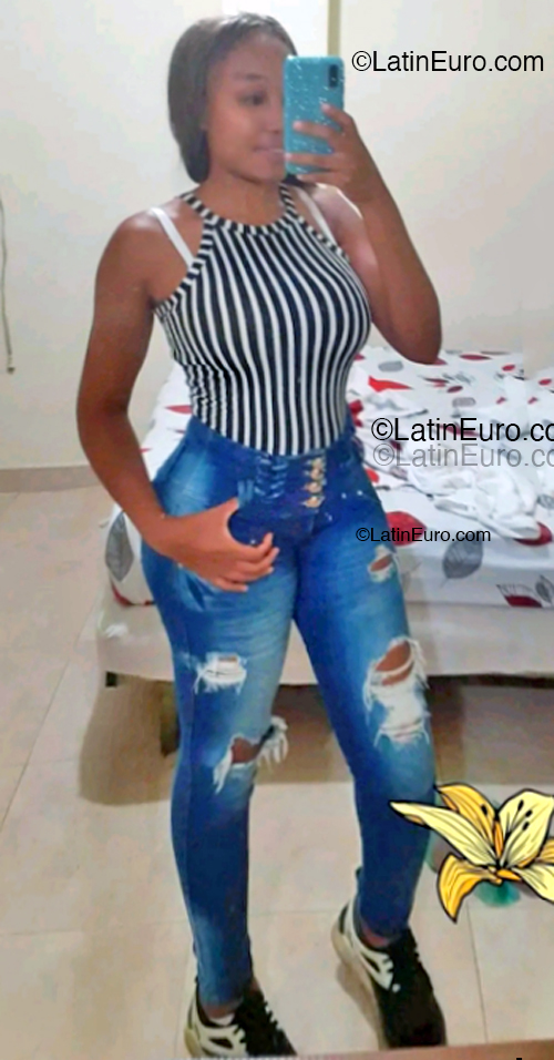 Date this delightful Colombia girl Denisse from Cali CO33388