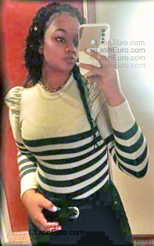 Date this tall Dominican Republic girl Adza from Santo Domingo DO55250