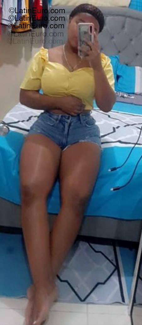 Date this sensual Dominican Republic girl Mari from Santo Domingo DO55255