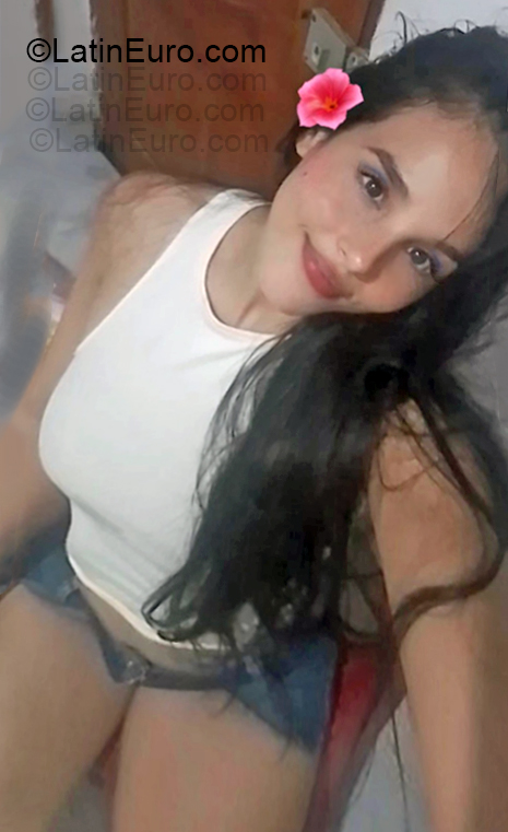 Date this nice looking Colombia girl Naomi from Bucaramanga CO33409