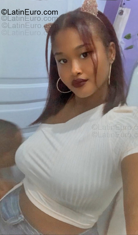 Date this georgeous Dominican Republic girl Langie from Santo Domingo DO55346