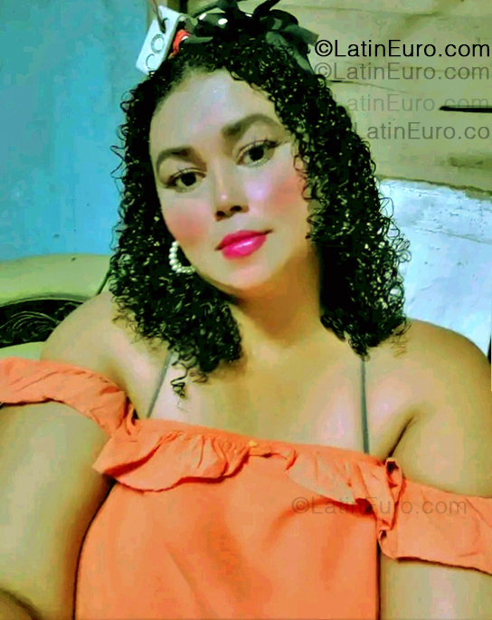 Date this pretty Colombia girl Julia from Barranquilla CO33471