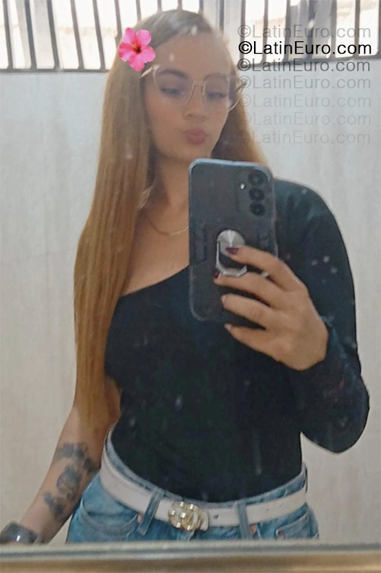 Date this georgeous Venezuela girl Paola from Valera VE5340