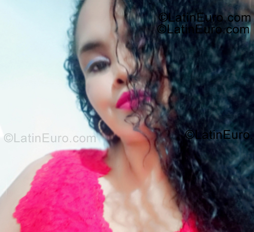 Date this hard body Colombia girl Lis from Medellin CO33473