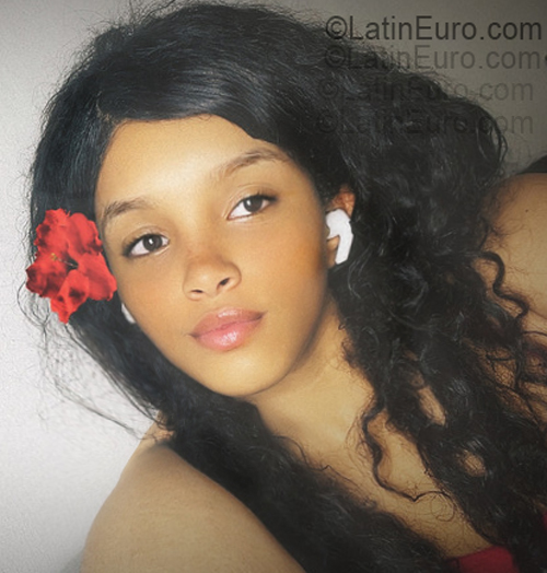 Date this sultry Dominican Republic girl Daneisy from Santo Domingo DO55461