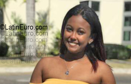 Date this hot Dominican Republic girl Carolyn Gonzalez from Punta Cana DO55464