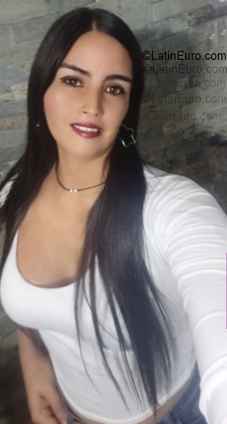 Date this attractive Venezuela girl Liliana from Caracas VE5365