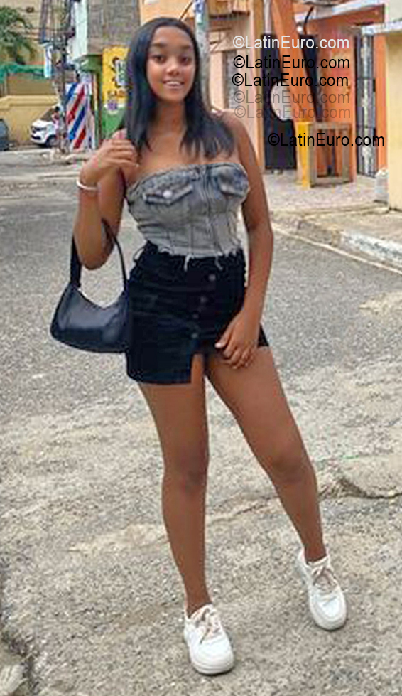 Date this gorgeous Dominican Republic girl Angela from Santo Domingo DO55470