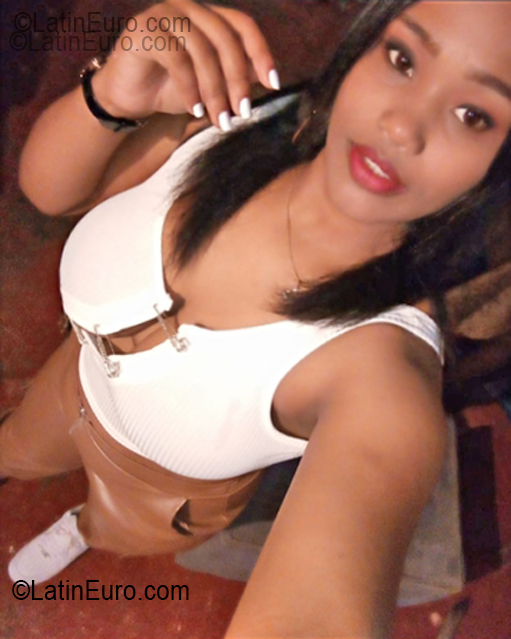 Date this georgeous Dominican Republic girl Marleny from Santo Domingo DO55483