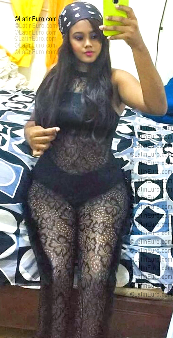 Date this beautiful Dominican Republic girl Angelica from Santo Domingo DO55597