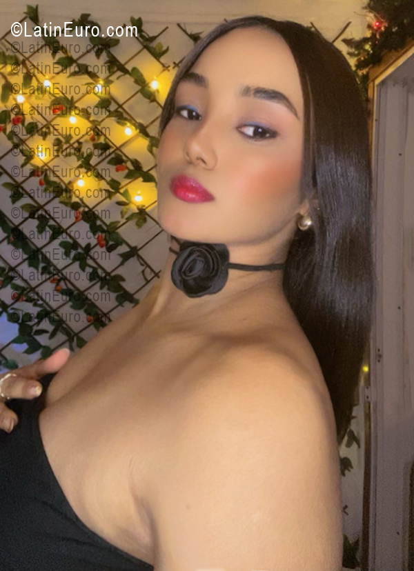 Date this nice looking Dominican Republic girl Rosely from Santo Domingo DO55598