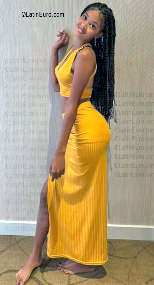 Date this nice looking Dominican Republic girl Mara from Santo Domingo DO55599