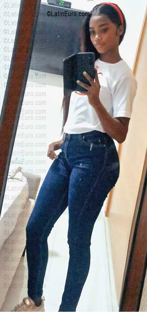 Date this passionate Dominican Republic girl Mar from Santo Domingo DO55614