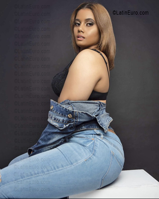 Date this stunning Dominican Republic girl Elizabeth from Santo Domingo DO55651