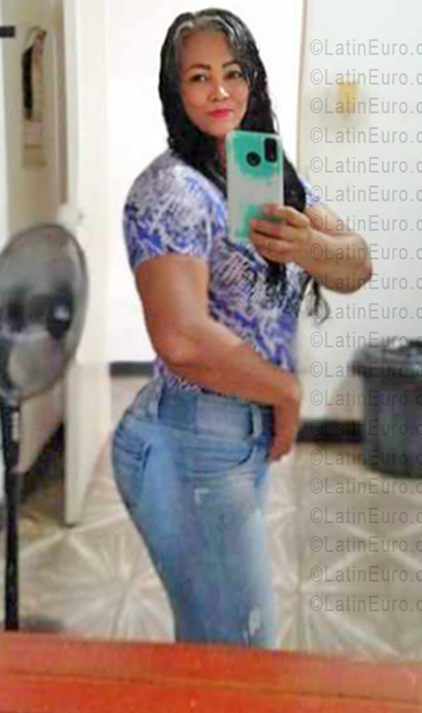 Date this georgeous Colombia girl Adriana from Cali CO33546