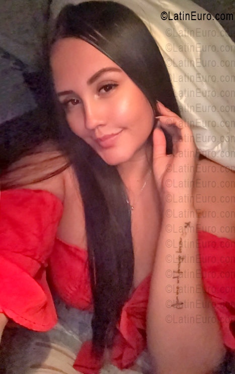 Date this voluptuous United States girl Paula Andrea from Los Angeles US25259