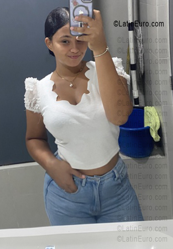 Date this passionate Dominican Republic girl Rosee from Nagua DO55792