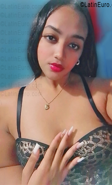 Date this fun Dominican Republic girl Delania from Santiago DO55837