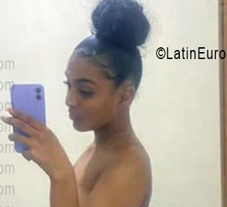 Date this voluptuous Dominican Republic girl Lynn from Santo Domingo DO55853