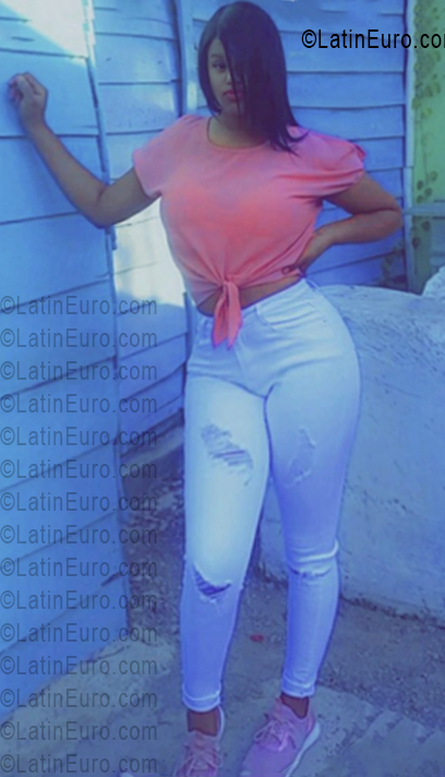 Date this nice looking Dominican Republic girl Crismary from Puerto Plata DO55854