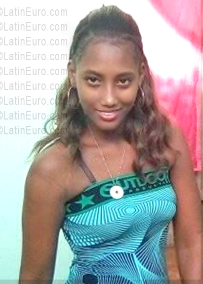 Date this sensual Italy girl Besaida from san pedro de macoris DO55889