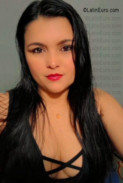 Date this funny Colombia girl Nazareth from Medellin CO33594